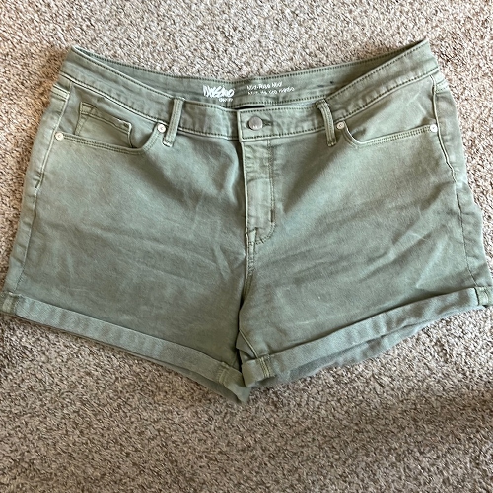 Size 16 green mid rise shorts